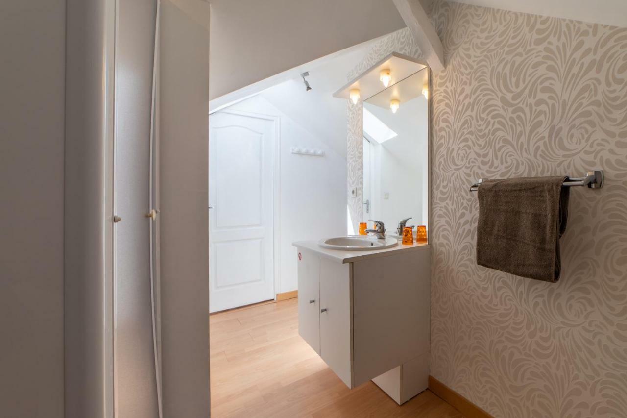 Twin Room Private External Bathroom
